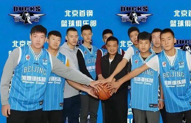 包含哥伦比亚国家队教练组对球员进行激励，鼓舞斗志的词条