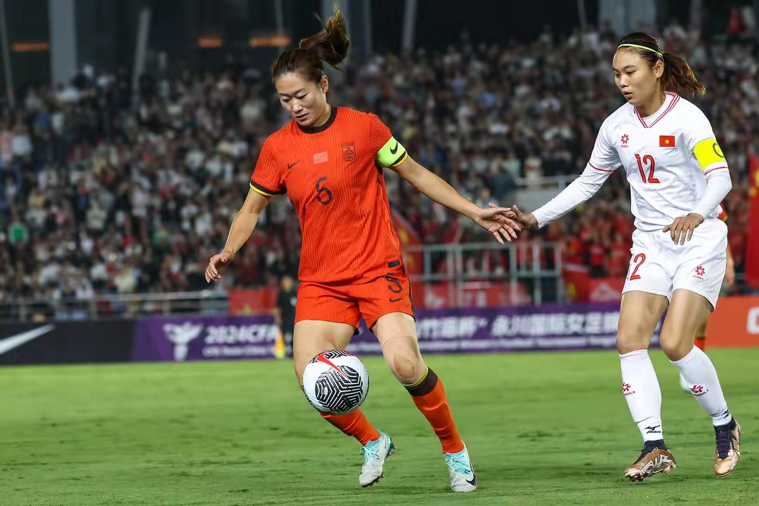 关于中国女足大显身手，战胜对手第一时间签属于自己的信息