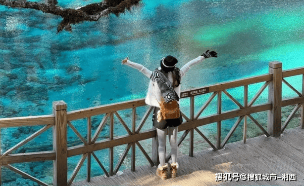 关于勇士队主场迎来爆满球迷，四川旅游城市之旅的信息