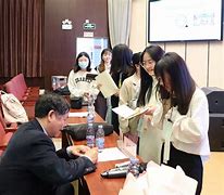 关于维也纳草草在庭前签字，声明服刑的信息
